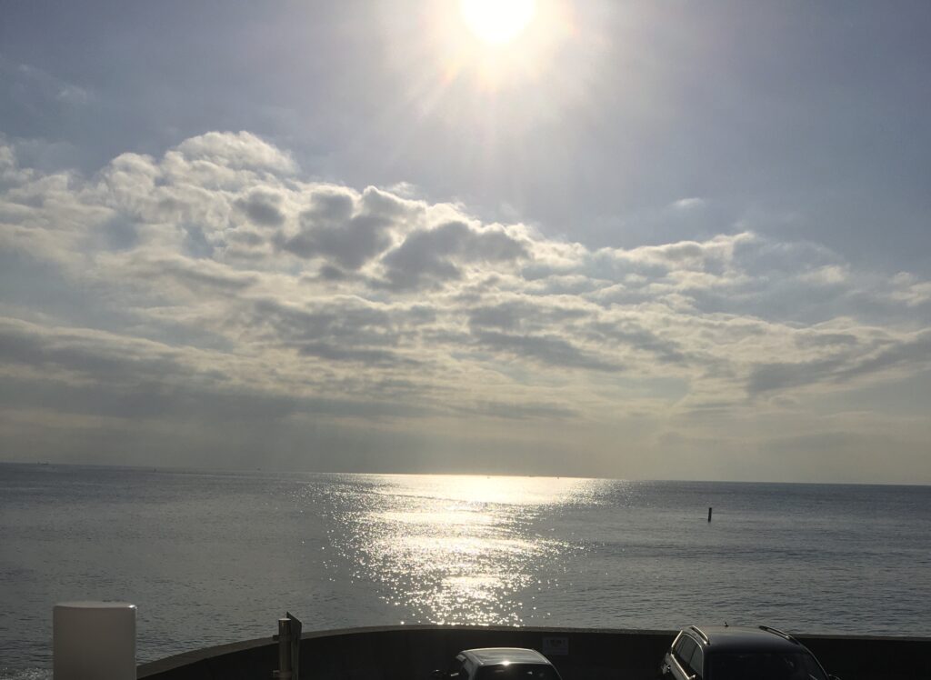 江の島の海